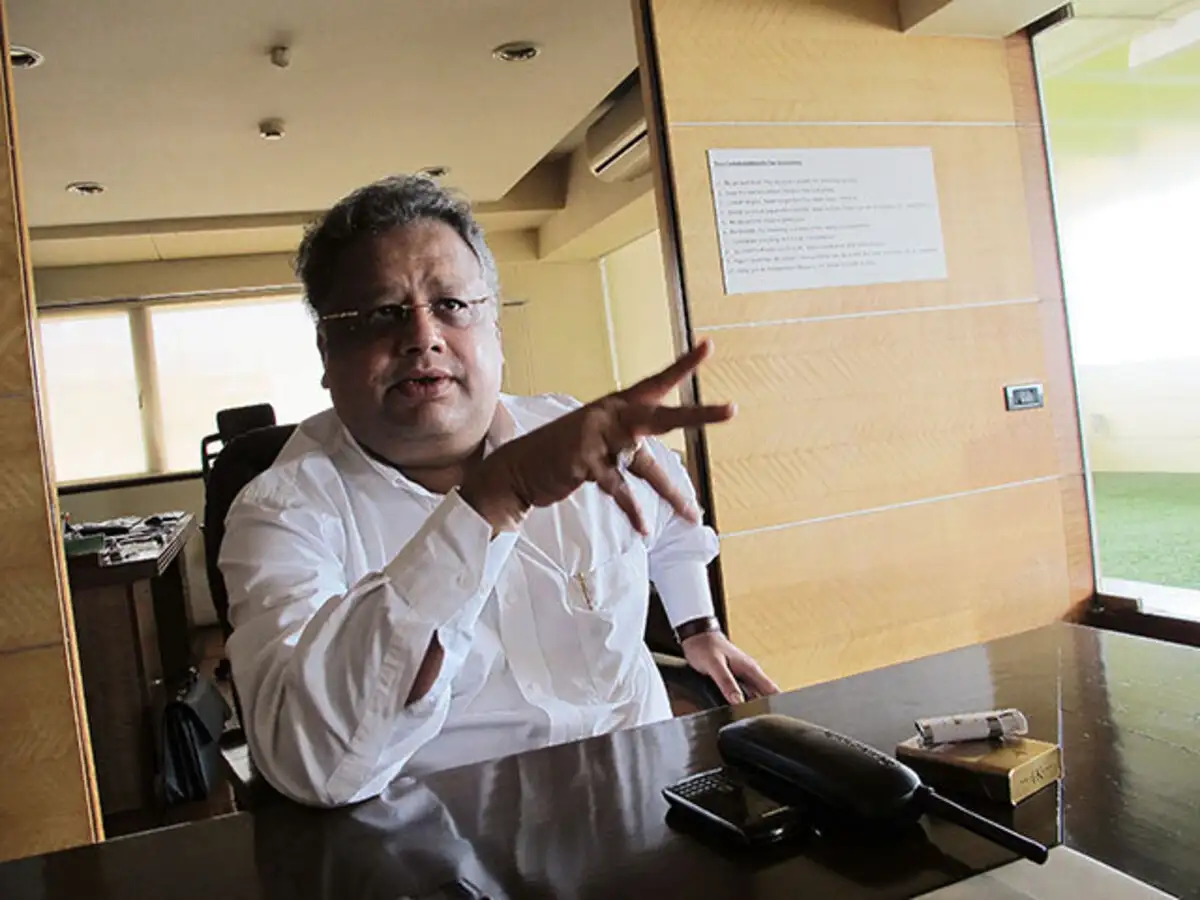 Fortis Healthcare Rekha Jhunjhunwala Buys 45 Lakh Shares In Fortis Healthcare Let's say there are 26 stocks in portfolio of rakesh jhunjhunwala. rekha jhunjhunwala buys 45 lakh shares