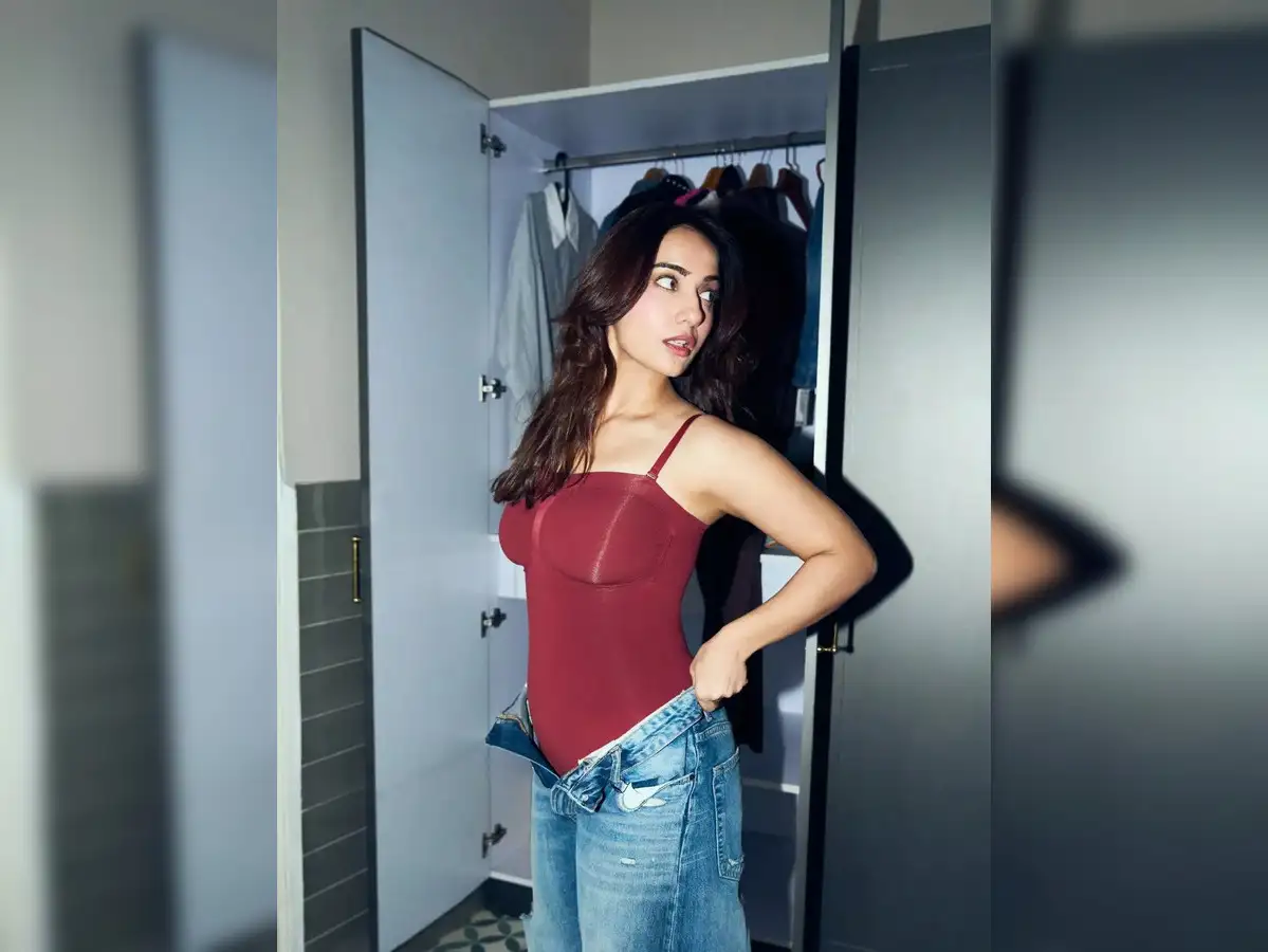 Content creator Kusha Kapila’s shapewear brand Underneat raises $6 million from Fireside Ventures - The Economic Times