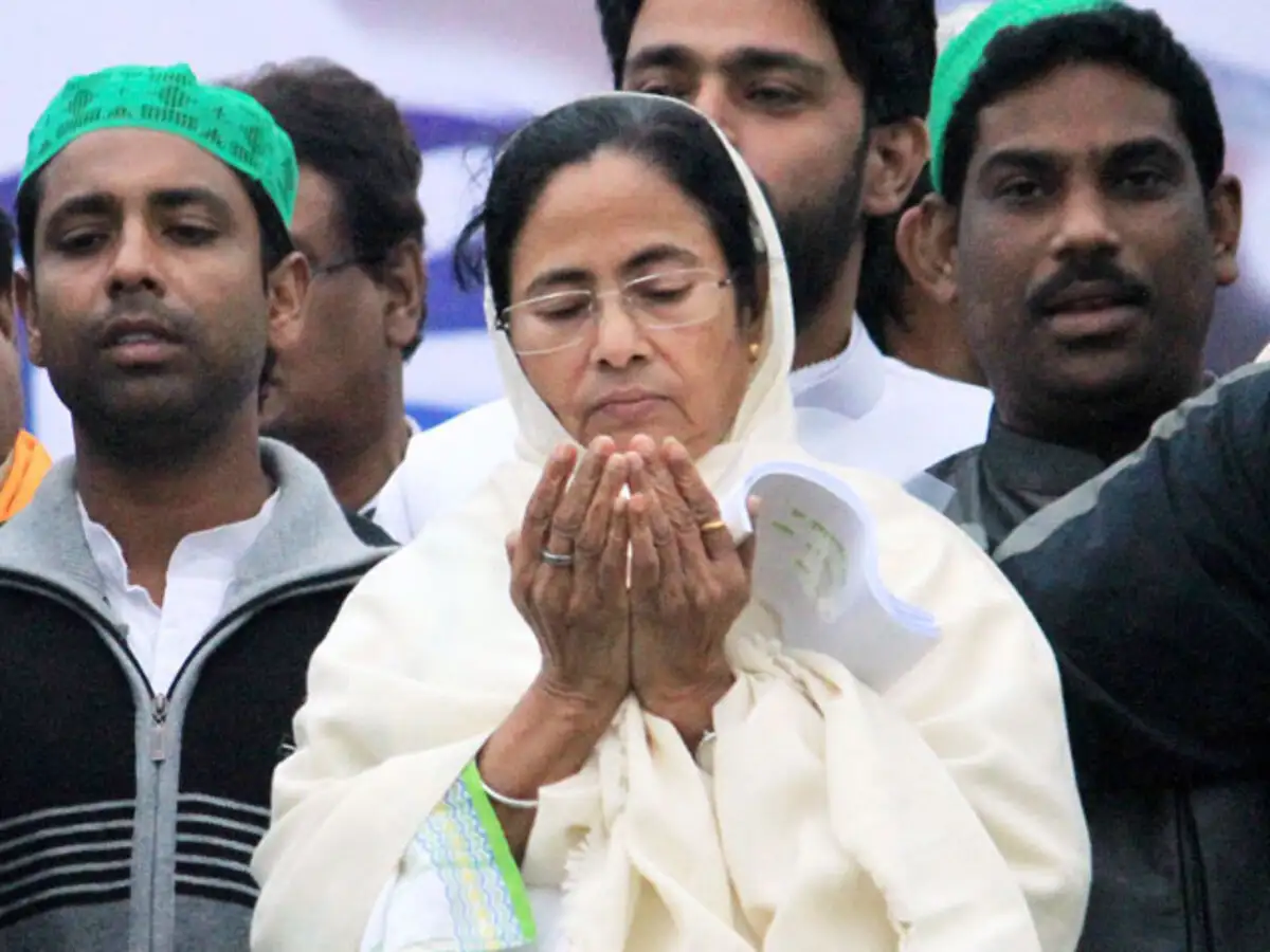 Mamata Banerjee trying to consolidate Muslim votebank ahead of assembly  election - The Economic Times