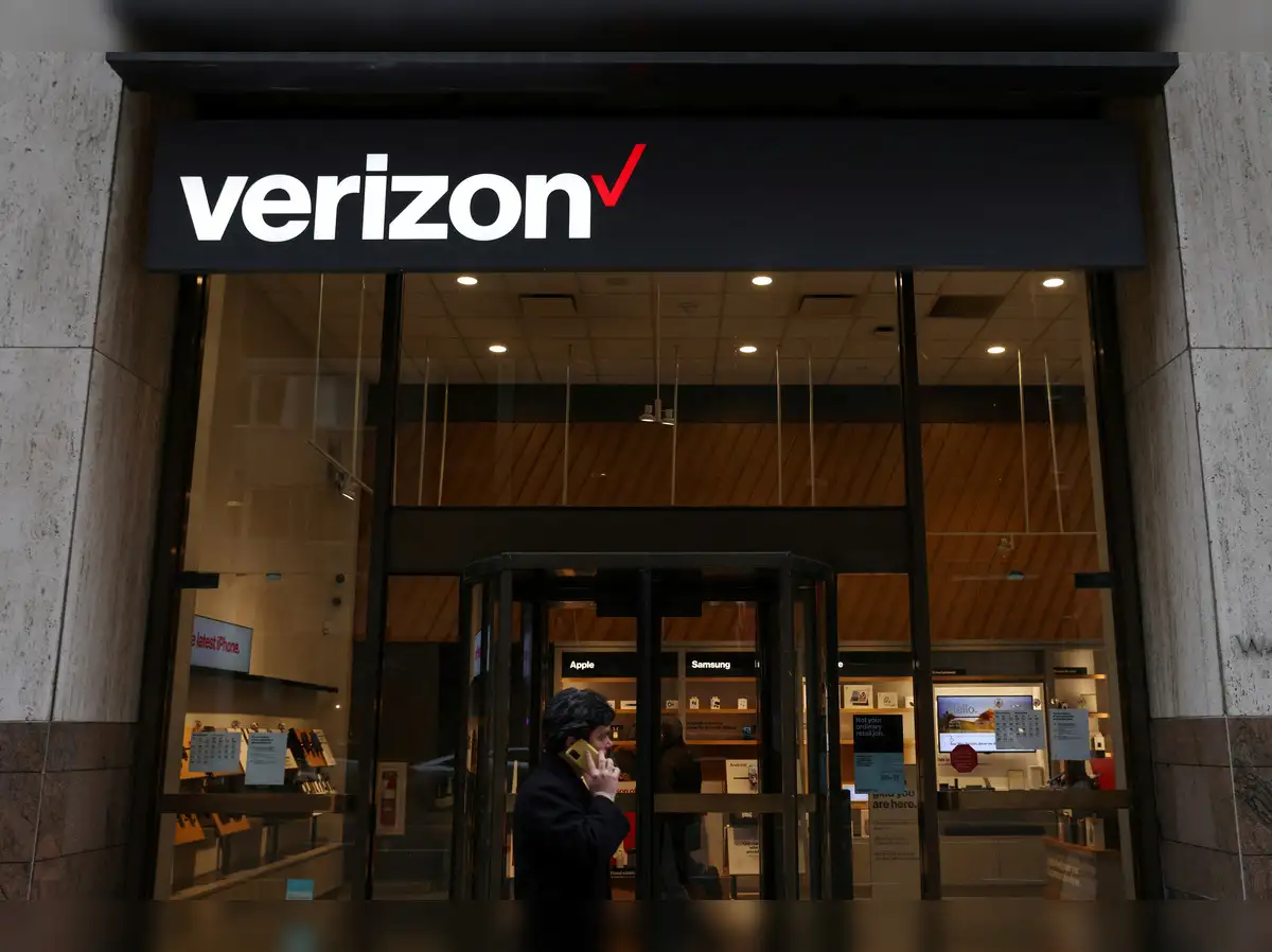 Verizon to invest $70 million in AI training effort