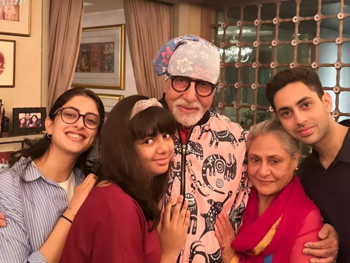 Amitabh Bachchan birthday: Amitabh Bachchan turns 81: Navya Nanda posts unseen picture with Agastya, Aaradhya & Jaya to wish 'Nana' on birthday; daughter Shweta gives father a big hug - The Economic Times