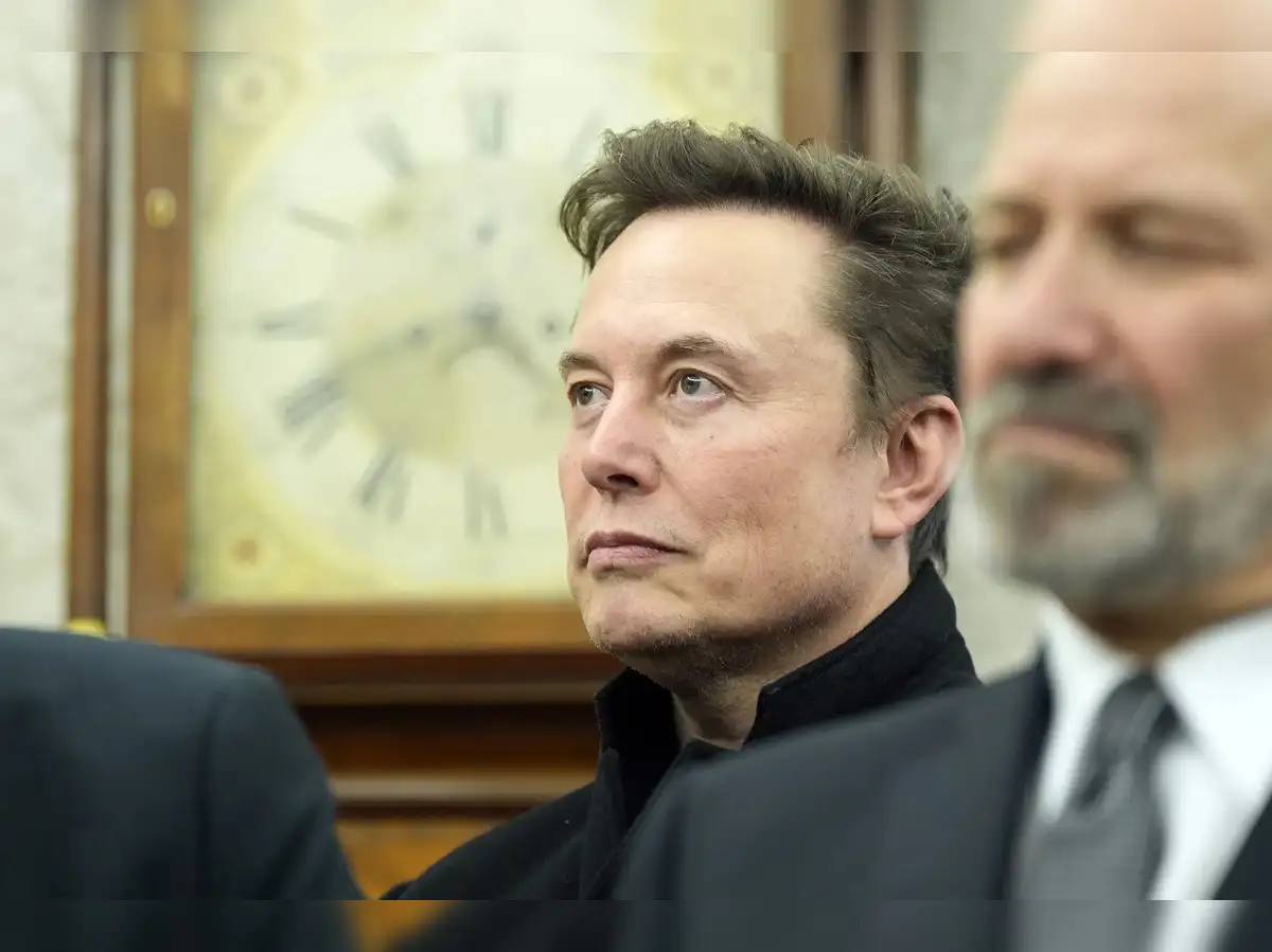 Musk's SpaceX spends $17 billion to acquire spectrum licenses from EchoStar - The Economic Times