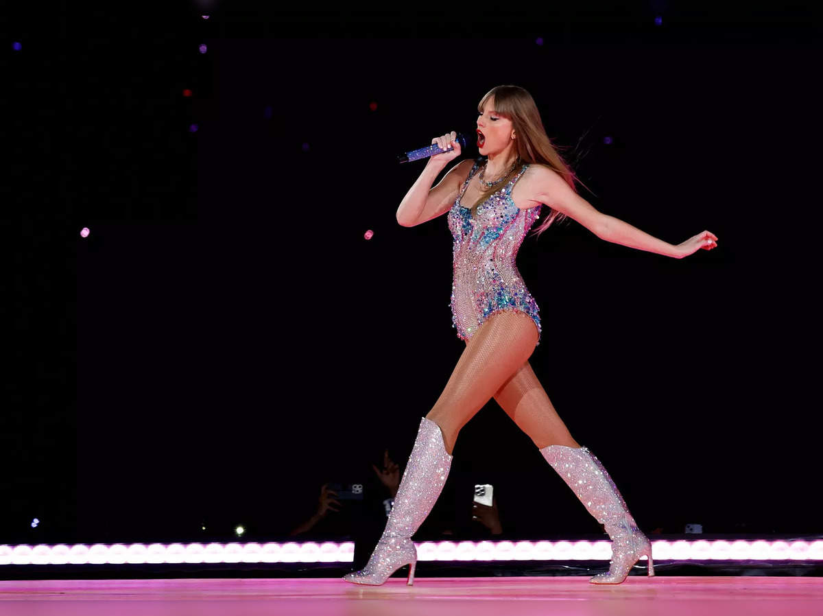 taylor swift: Travis Kelce pampers girlfriend Taylor Swift with expensive  gifts including $11.7k Chanel bag amid her Eras tour - The Economic Times