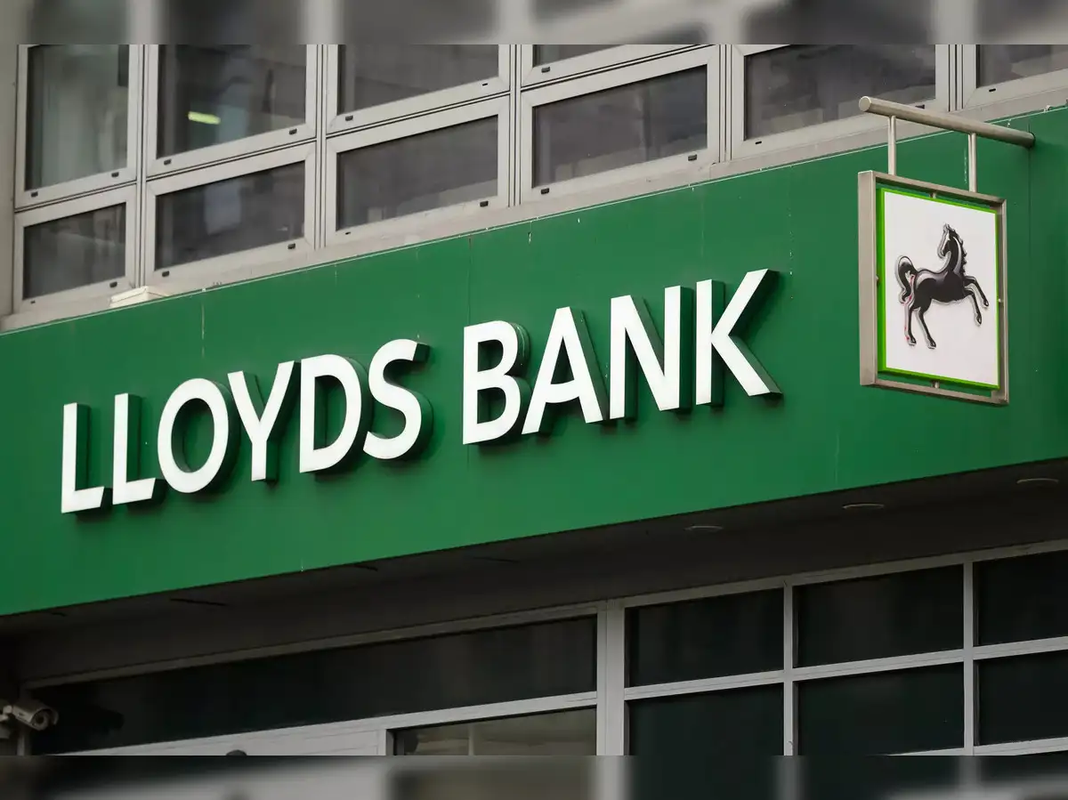 Lloyds IT Glitch Exposes Data of Nearly 450,000 Customers, Treasury Committee Reports