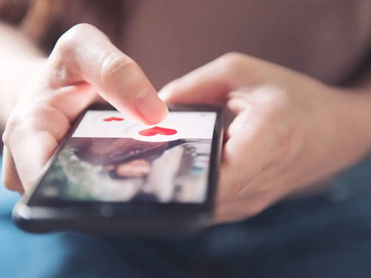 सेलिब्रिटी समलिंगी डेटिंग करतात