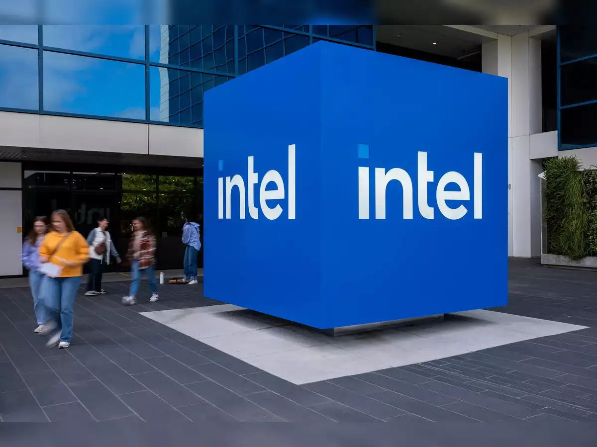 Intel in talks with large investors for equity boost at discount: Report - The Economic Times