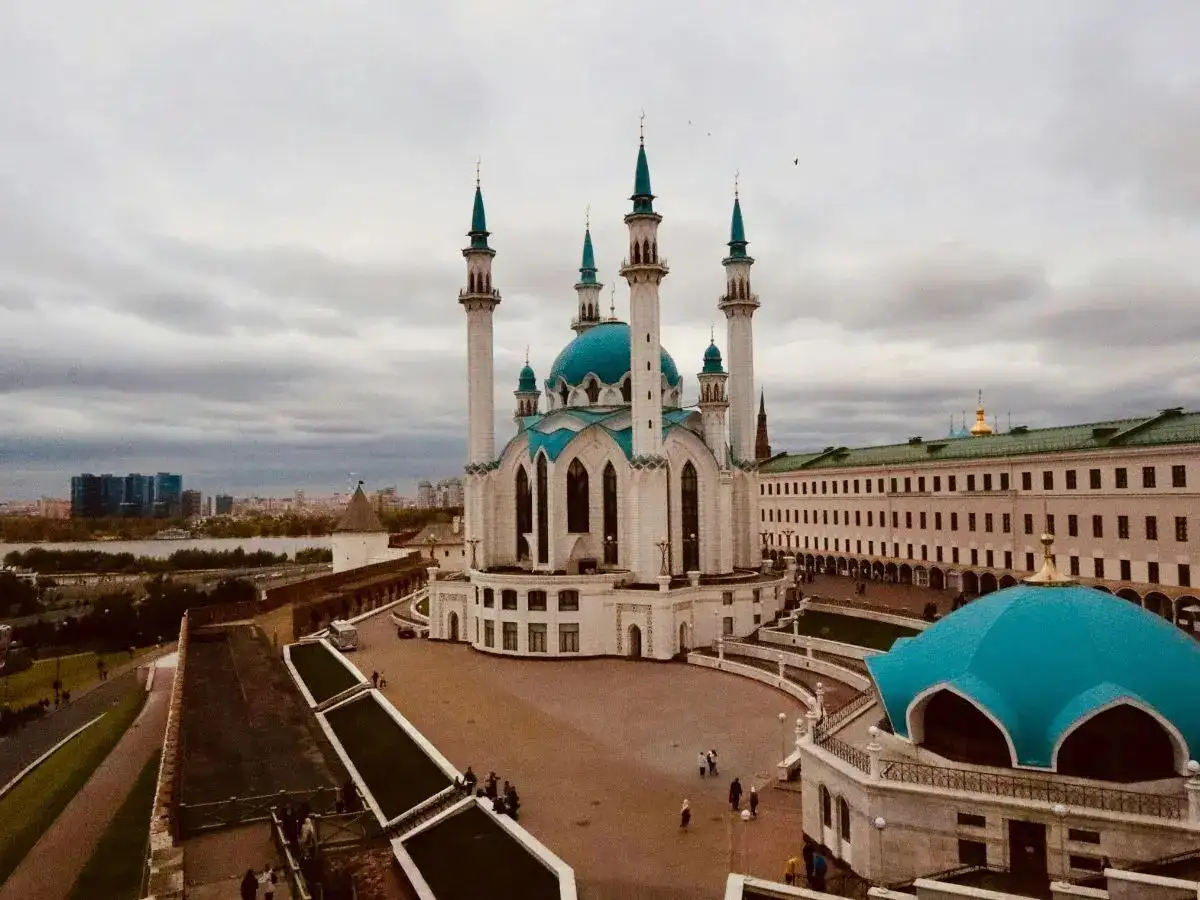 Russia courts foreign workers with new online scheme as labour shortages bite