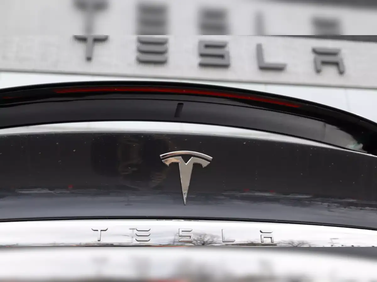 Tesla: Tesla delivers record Q4 cars, but China's BYD steals top EV ...