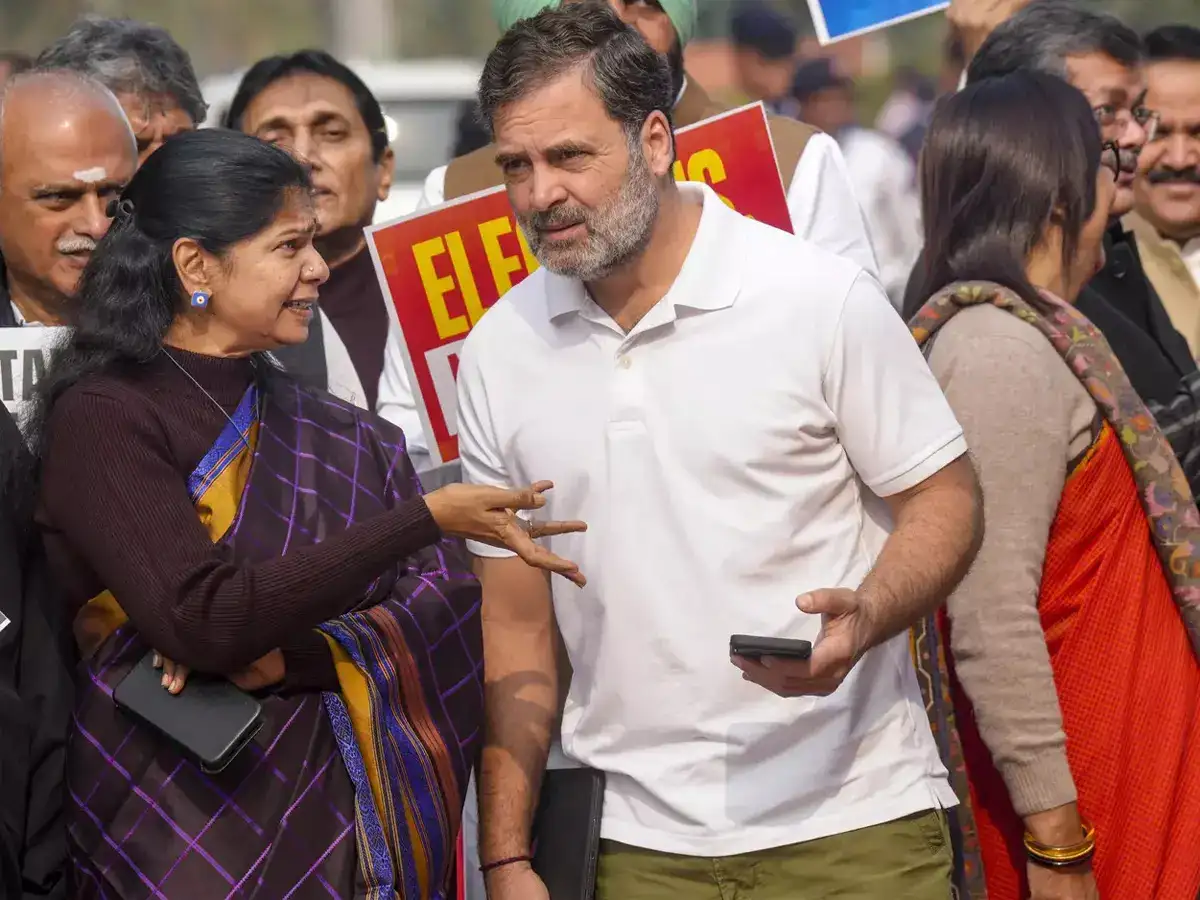 Kanimozhi meets Rahul Gandhi, no agreement reached on seat-sharing yet:  Sources - The Economic Times