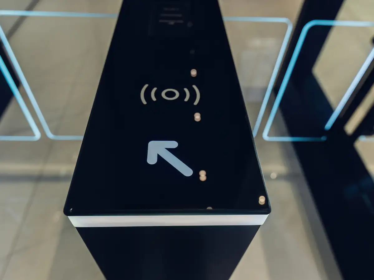Contactless facial‑recognition eGates start at East Midlands Airport on 6 Oct 2026