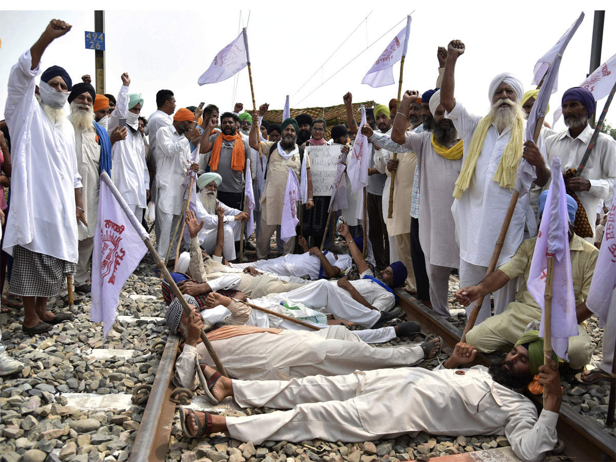 farm bills: Farm bills: Farmers in Punjab block rail tracks for indefinite  period - The Economic Times