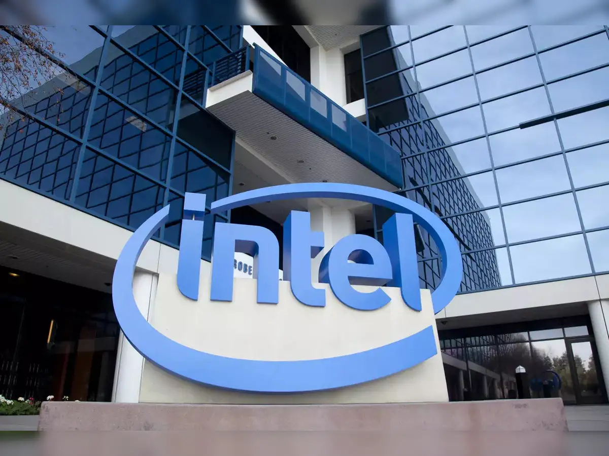 US weighs taking stake in Intel: Bloomberg - The Economic Times