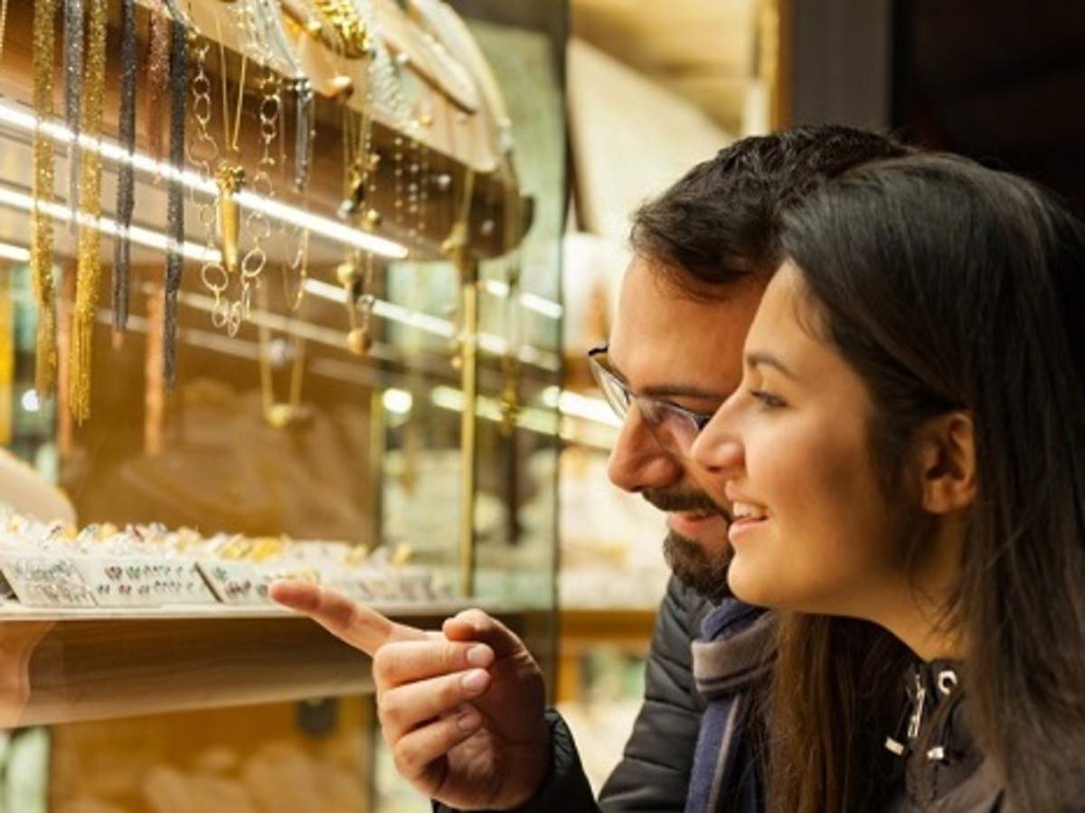 Investing in gold funds vs buying gold jewellery: Which is smarter? - The Economic Times