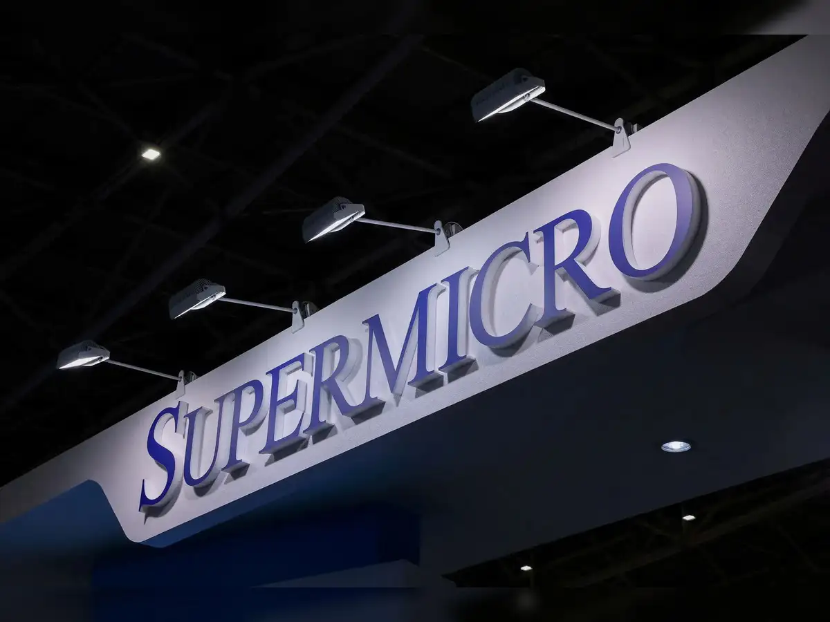 🌍STOCK REPORT:  **"Super Micro Computer Inc.: Il Nuovo Leader del Settore Tecnologico tra Crescita e Innovazione"**