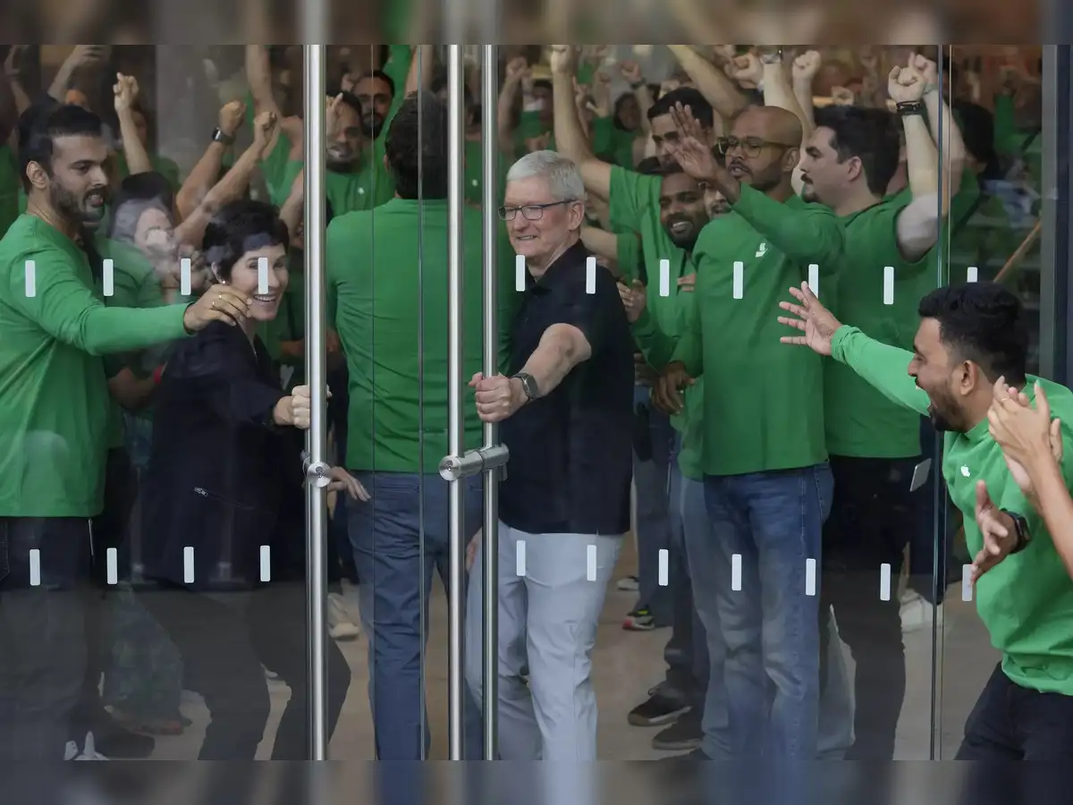 Apple BKC: Tim Cook flags off Apple retail in India with Apple BKC ...