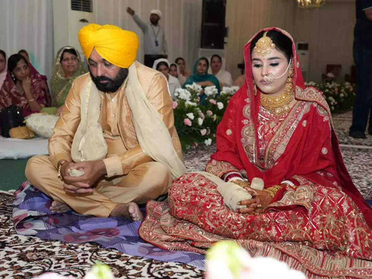 Bhagwant Mann Marriage Pronounced Mann and (CMs) wife; Punjab CM gets married in office
