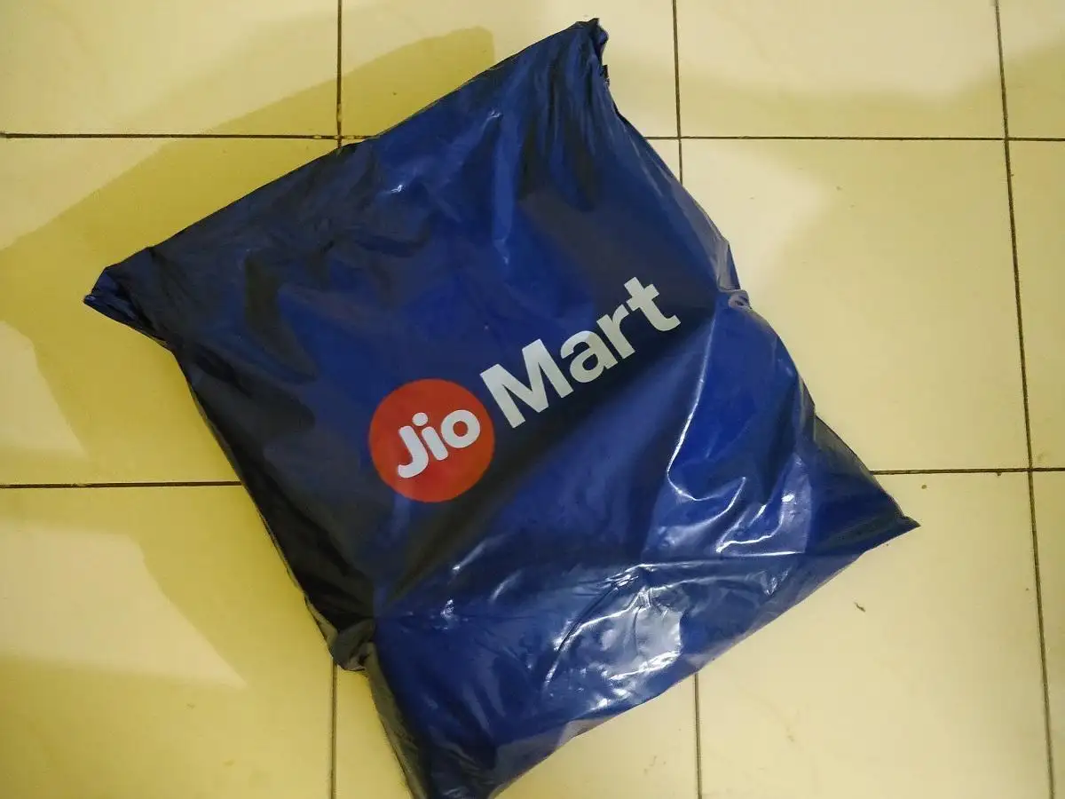 Reliance’s JioMart hits 1.6 million daily orders, claims to be second-largest qcomm player in India - The Economic Times