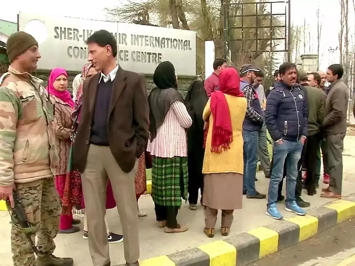 Indian students begin leaving Iran; first batch to head towards Armenia border