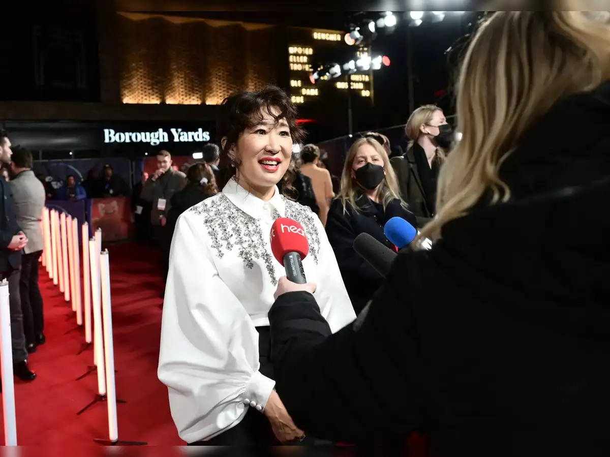 Why Is Everyone Suddenly Listening to Sandra Oh on Skin Aging?