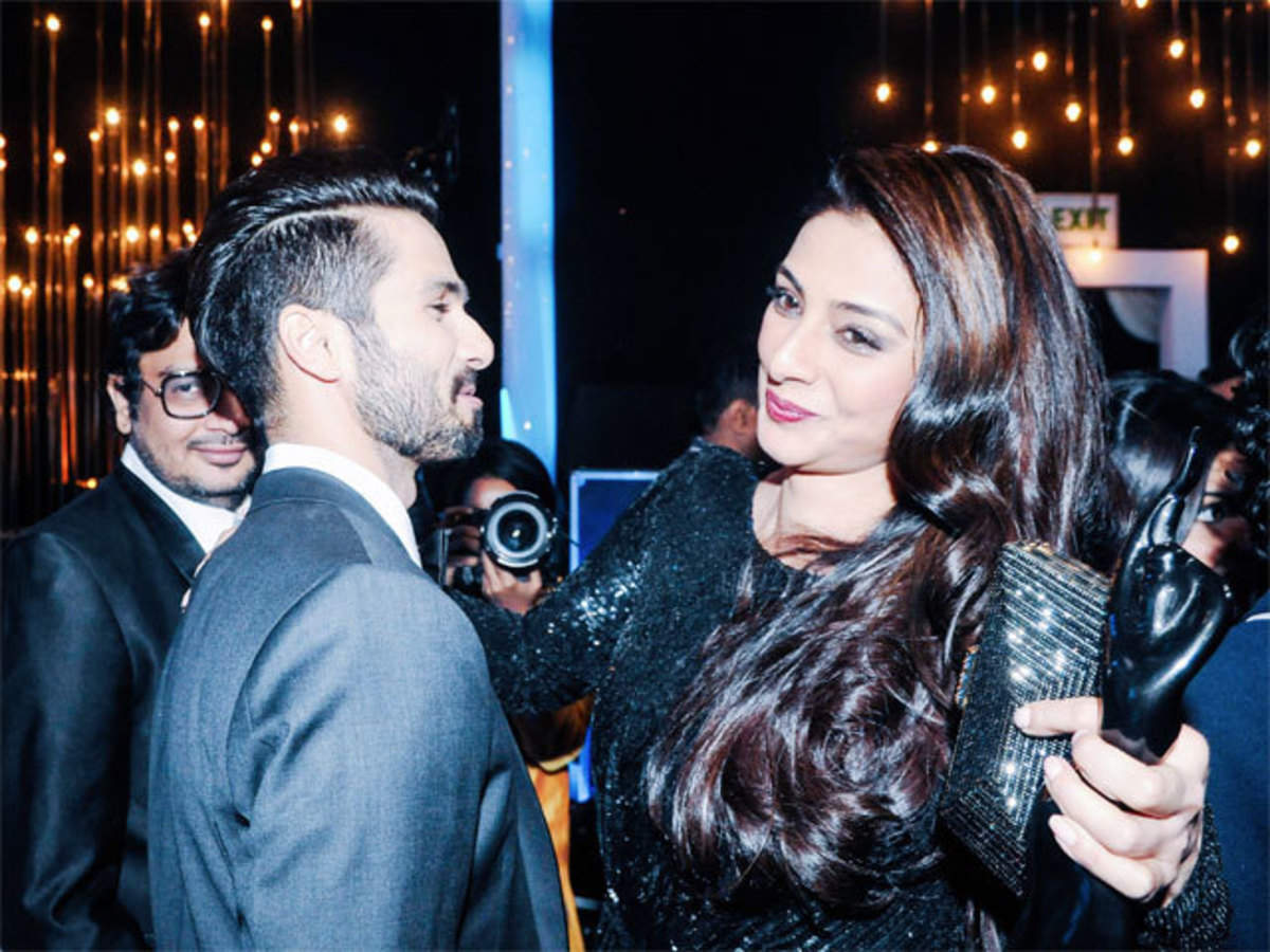 Filmfare Awards 2014: 'Queen' rules with 6, 'Haider' hits high 5 - The  Economic Times