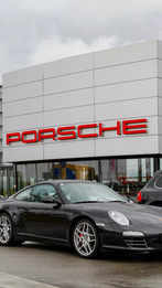 ​Historic Debut! Porsche goes public, marks 2nd biggest German listing