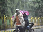 Heavy rains cool Delhi, causes traffic snarls