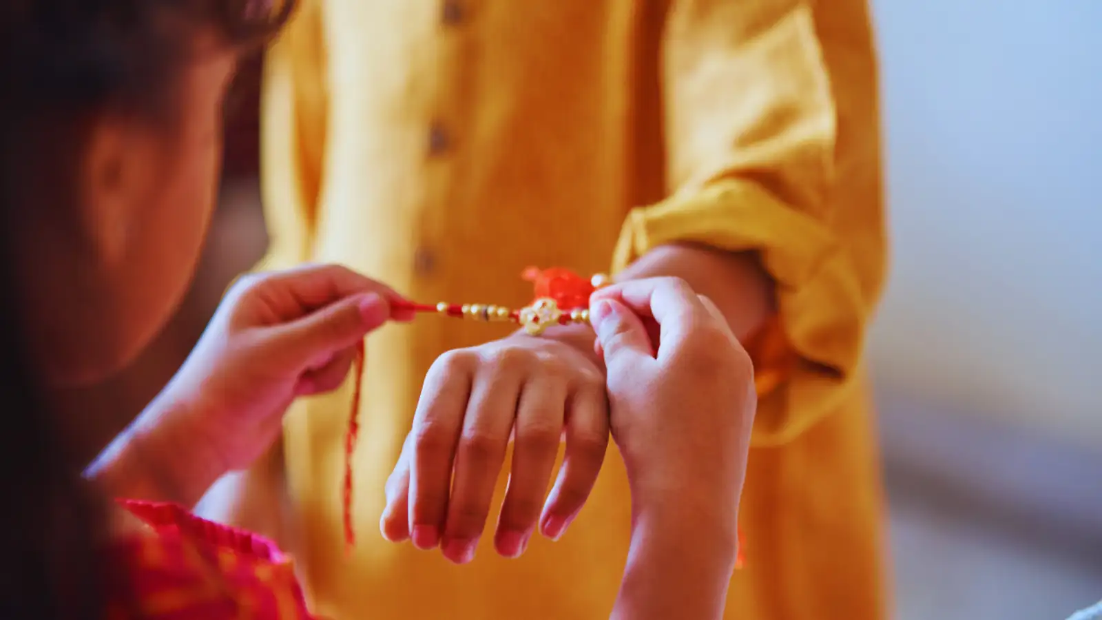 https://img.etimg.com/thumb/width-1600%2Cheight-900%2Cimgsize-1170601%2Cresizemode-75%2Cmsid-123185559/news/new-updates/raksha-bandhan-2025-whats-the-best-time-to-tie-rakhi-this-year-check-city-wise-shubh-muhurat-here.jpg