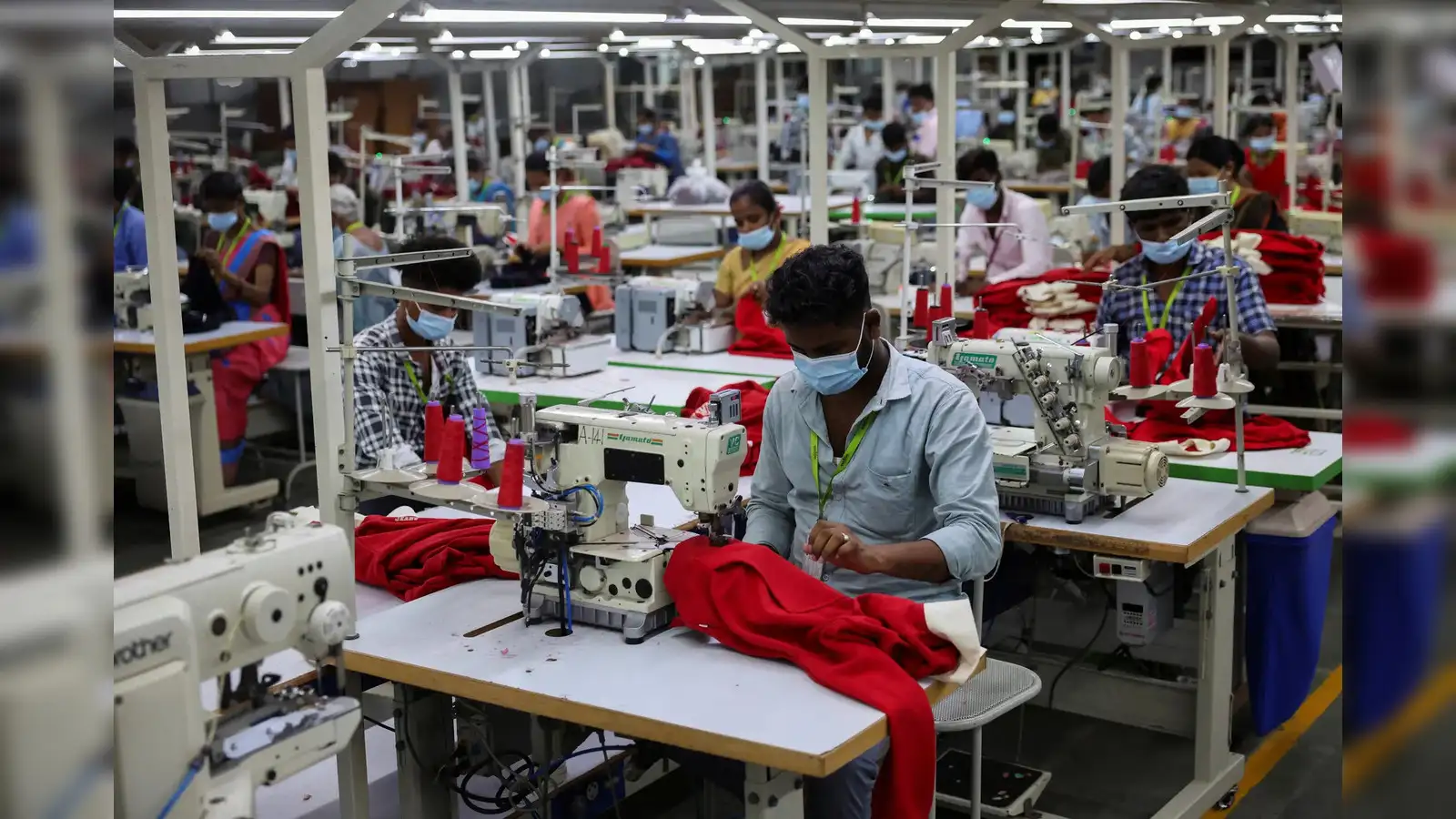 https://img.etimg.com/thumb/width-1600%2Cheight-900%2Cimgsize-187594%2Cresizemode-75%2Cmsid-121020686/industry/cons-products/garments-/-textiles/walmart-calls-but-indias-garment-worker-woes-blunt-tariff-edge.jpg