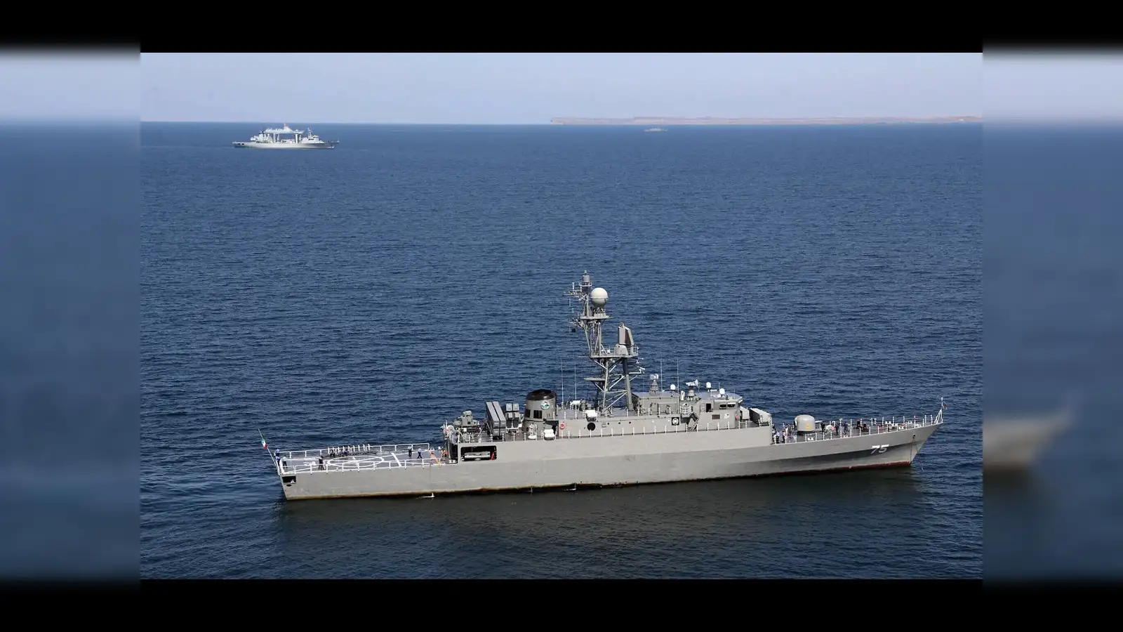 US Navy submarine sinks Iranian warship IRIS Dena in the Indian ...