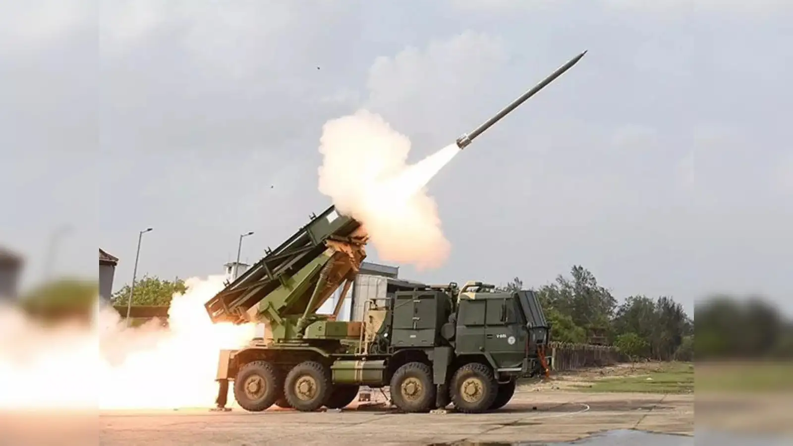 Indian Army moves proposal for acquiring 120 km long-range guided Pinaka  rockets - The Economic Times