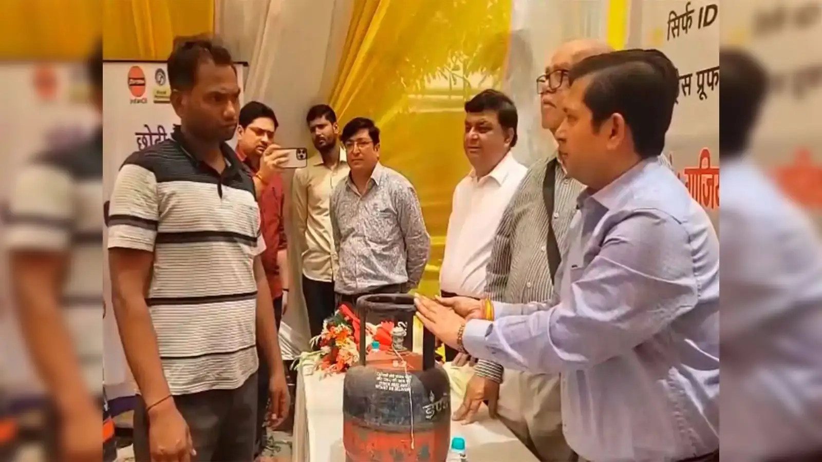 Uttar Pradesh: LPG Distributors Association introduces 5 kg small LPG cylinders for labourers