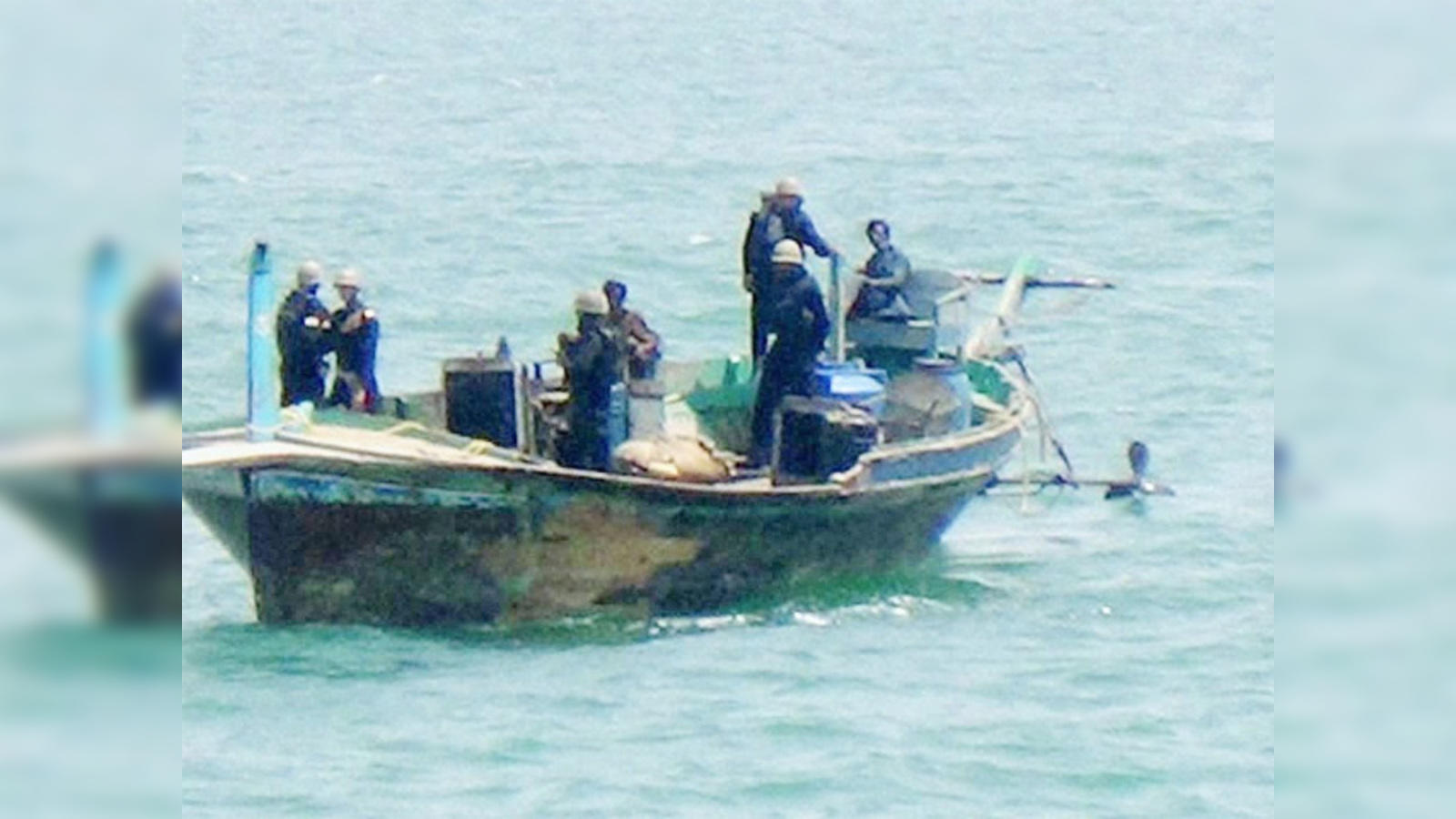 Naz-Re-Karam': Coast Guard apprehends Pak fishing boat in Arabian Sea -  PUNE.NEWS