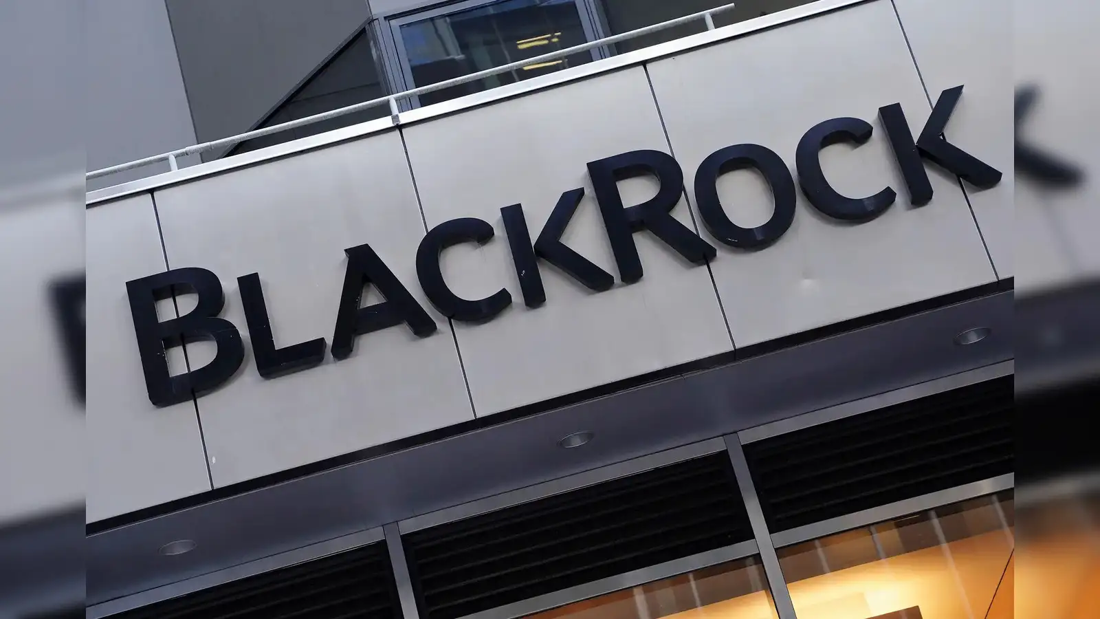 BlackRock Bitcoin ETF outflow today: BlackRock Bitcoin ETF records $523  million biggest one-day outflow as BTC drops below $90,000 - The Economic  Times