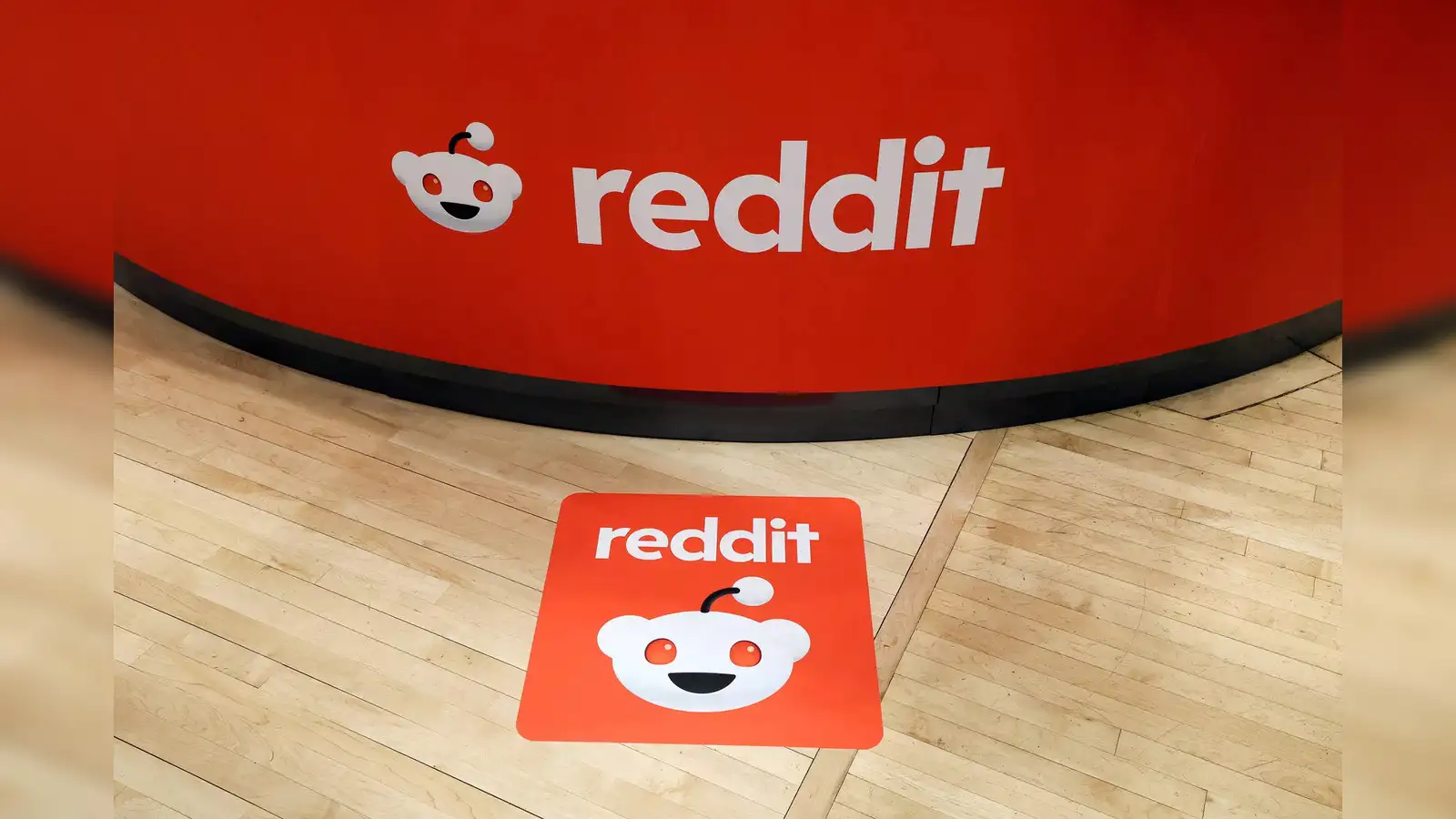 Reddit tests AI-powered feature to answer user queries - The 
