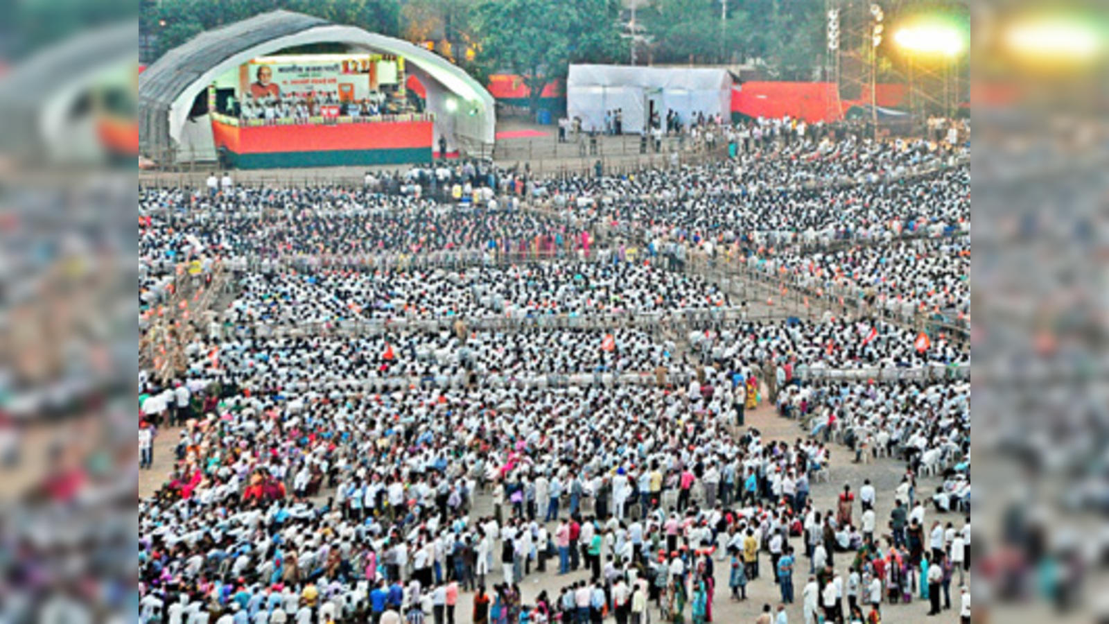 Maharashtra polls: Surge in number of candidates after political