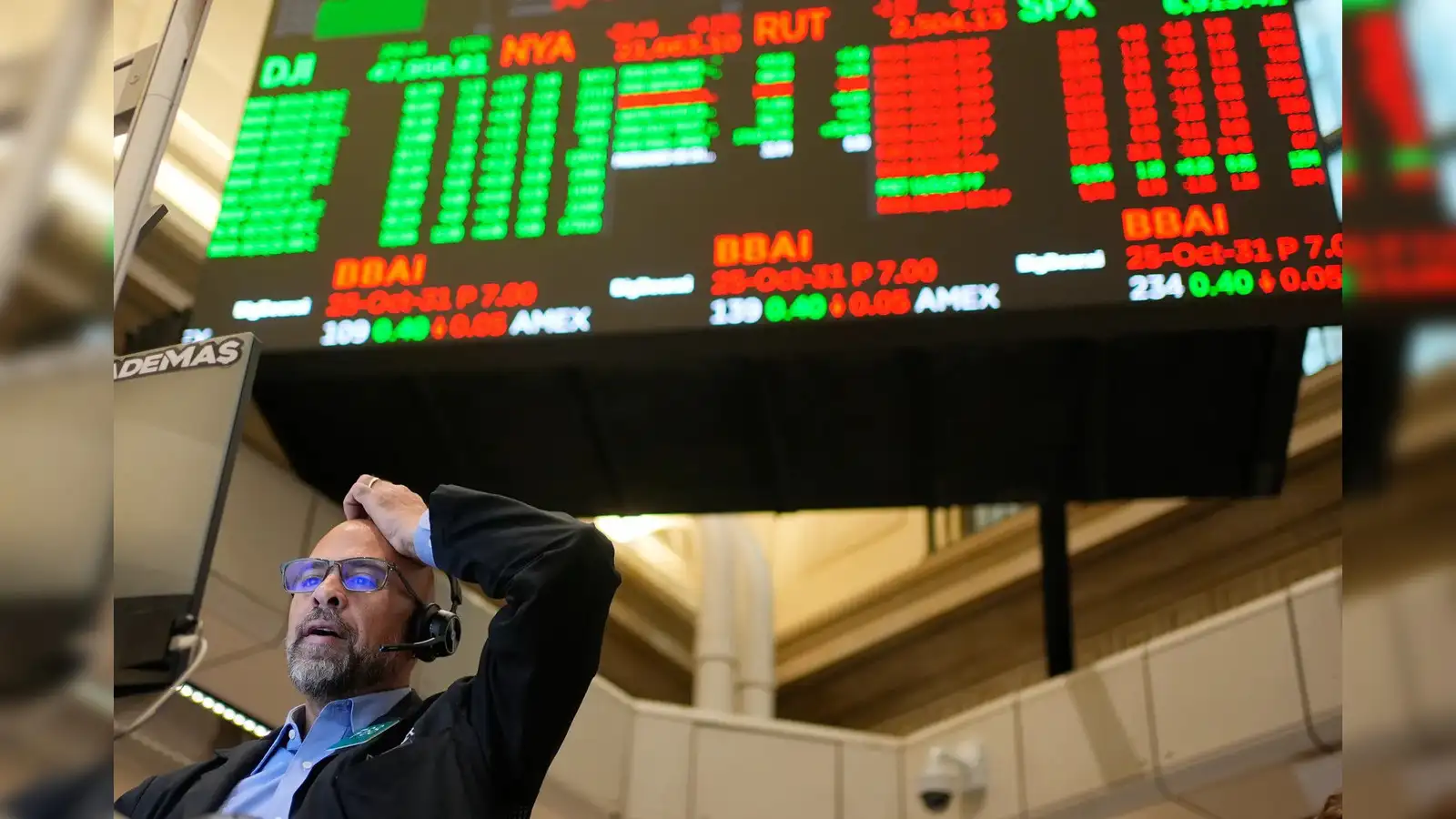 Why are US stock market futures down today, and will Dow Jones, S&P 500 and Nasdaq stay in red or turn green again? Wall Street futures, US stocks to watch out for, analysts insights, market outlook and what should investors do now