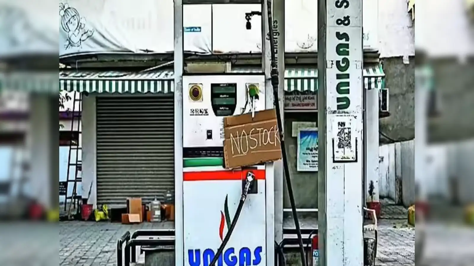 LPG, petrol shortage: Petrol panic buying hits Hyderabad, stations put up  'no stock' board as pumps run dry - The Economic Times