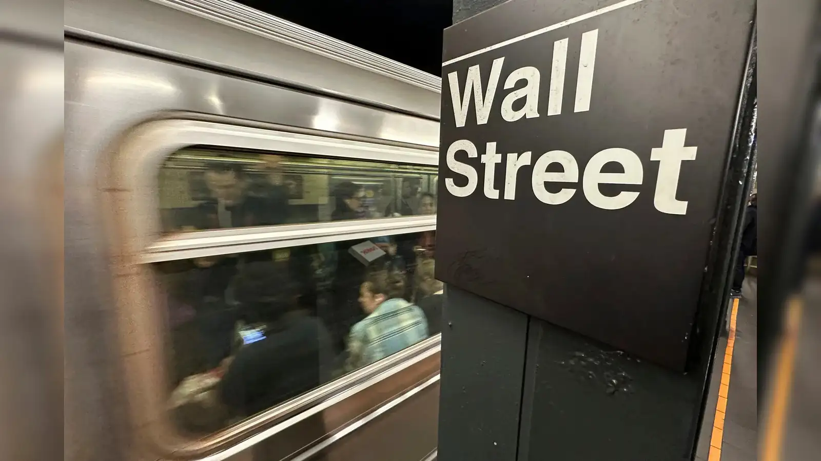 Wall St Week Ahead Investors look for Fed clues, earnings signs as tech wobbles