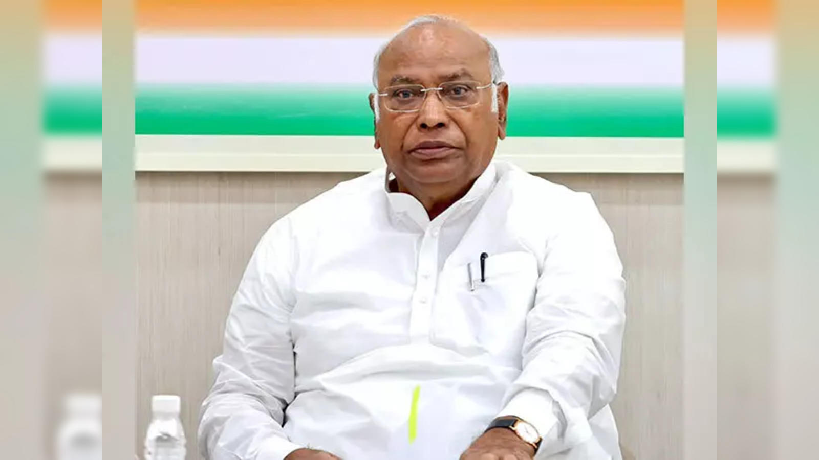 Those who don't have own history, trying to wipe history of others: Kharge