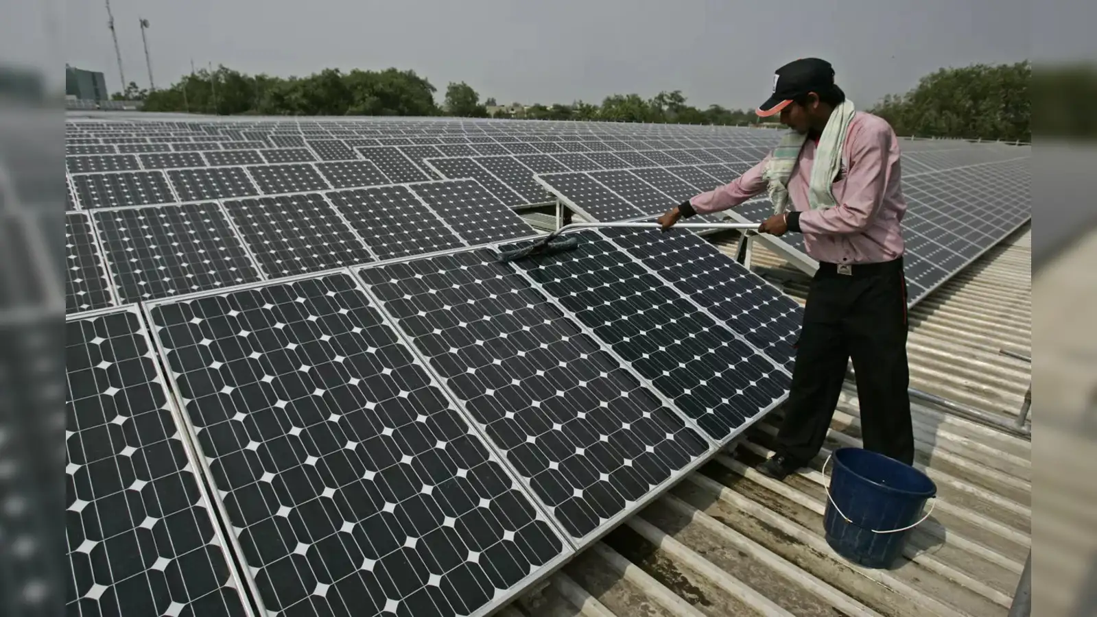 India mulls $1 billion subsidy plan to boost solar manufacturing - The  Economic Times