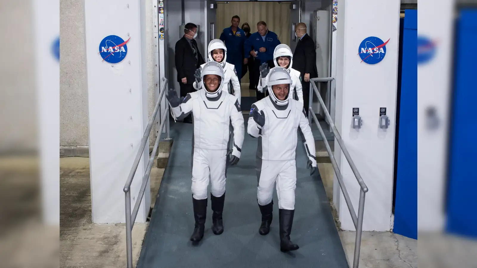 Nasa Flight Operations Pin De Peter Borges Em Erkek Tişört