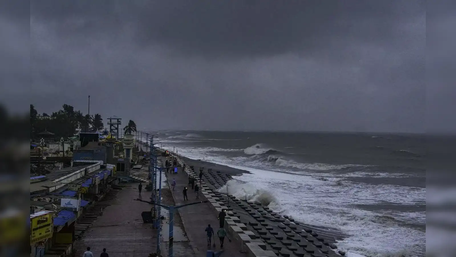 Cyclone Dana: Flight operations disrupted in Kolkata; services resume early in Odisha over worsening weather conditions 