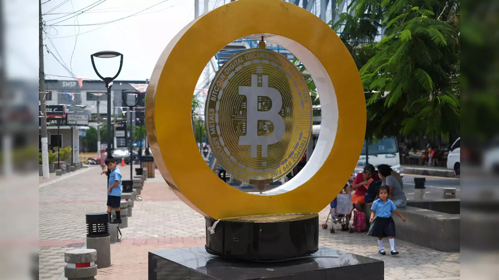 Bitcoin Pizza Day: Techie paid 10,000 Bitcoins for Pizza in 2010, now worth  Rs 5,800 crore - The Economic Times