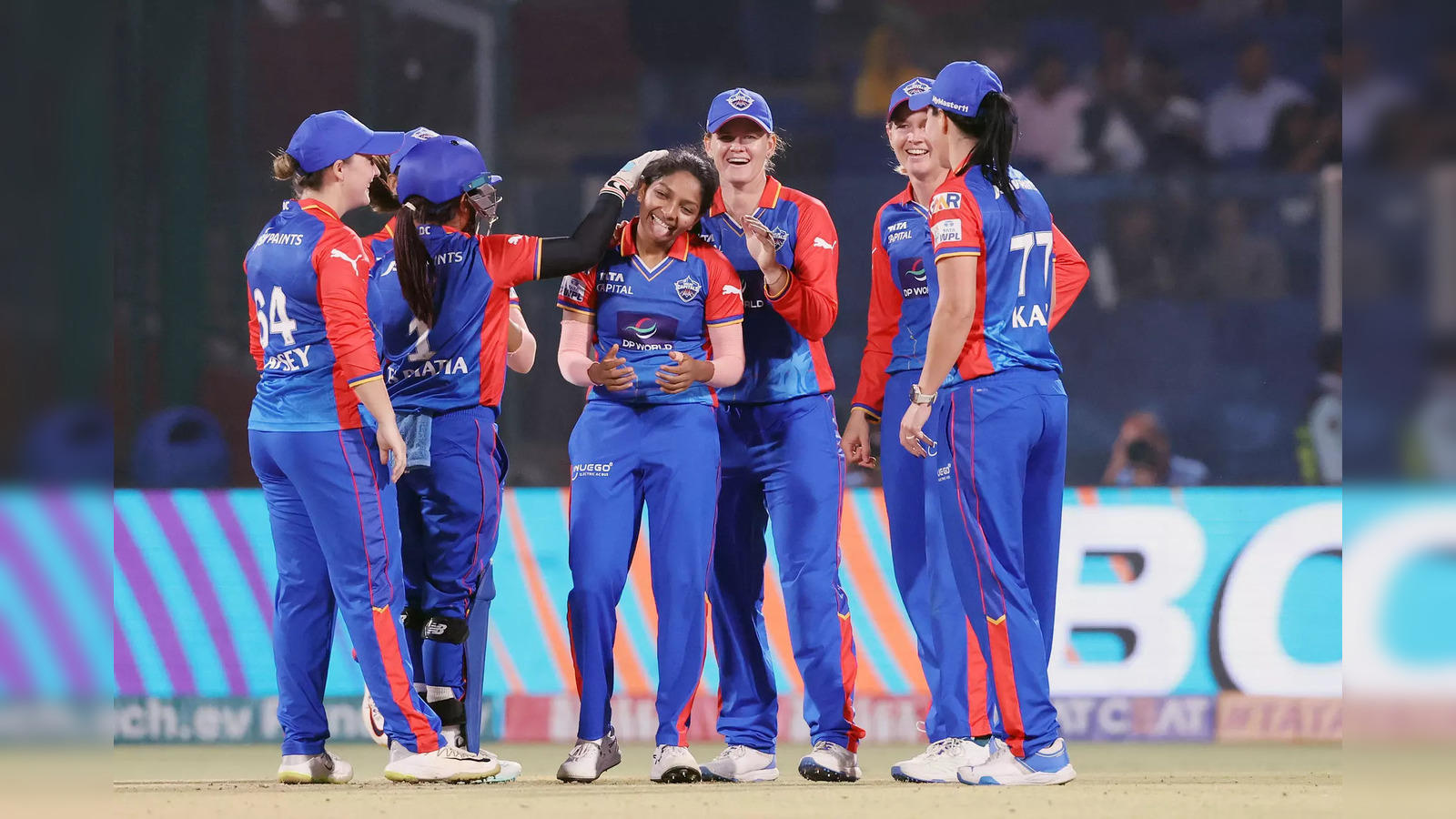 Delhi Capitals defeat Gujarat Giants by seven wickets to take direct flight to WPL final minnambalam sports news