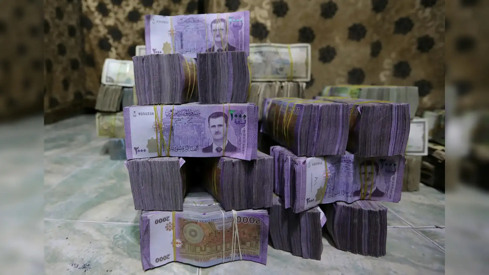 Syria to revalue currency, dropping two zeros in bid for stability, sources  say - The Economic Times