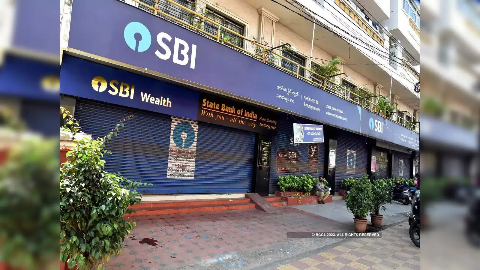 SBI Recruitment News: SBI hiring over 1,000 retired bank employees 