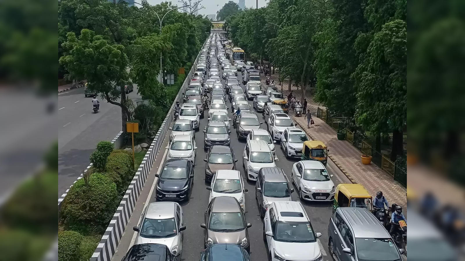 Traffic Alert: दिल्ली में आज और कल इन सड़कों पर जाने से बचें, परेशानी से  बचने