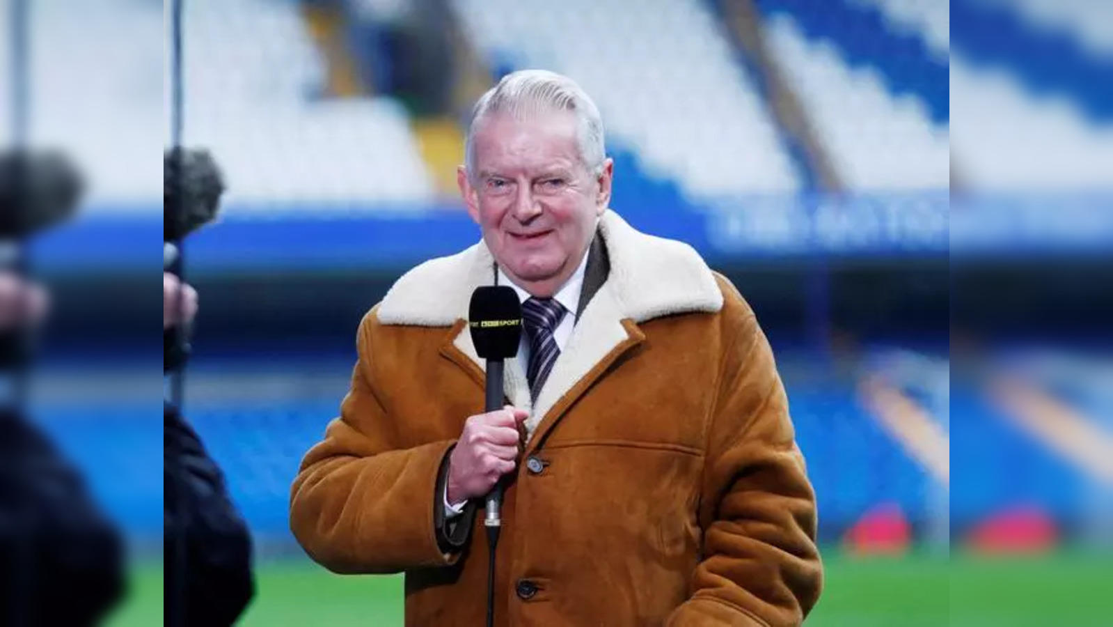 https://img.etimg.com/thumb/width-1600,height-900,imgsize-20236,resizemode-75,msid-98182475/news/international/us/legendary-football-commentator-john-motson-passes-away-at-77.jpg