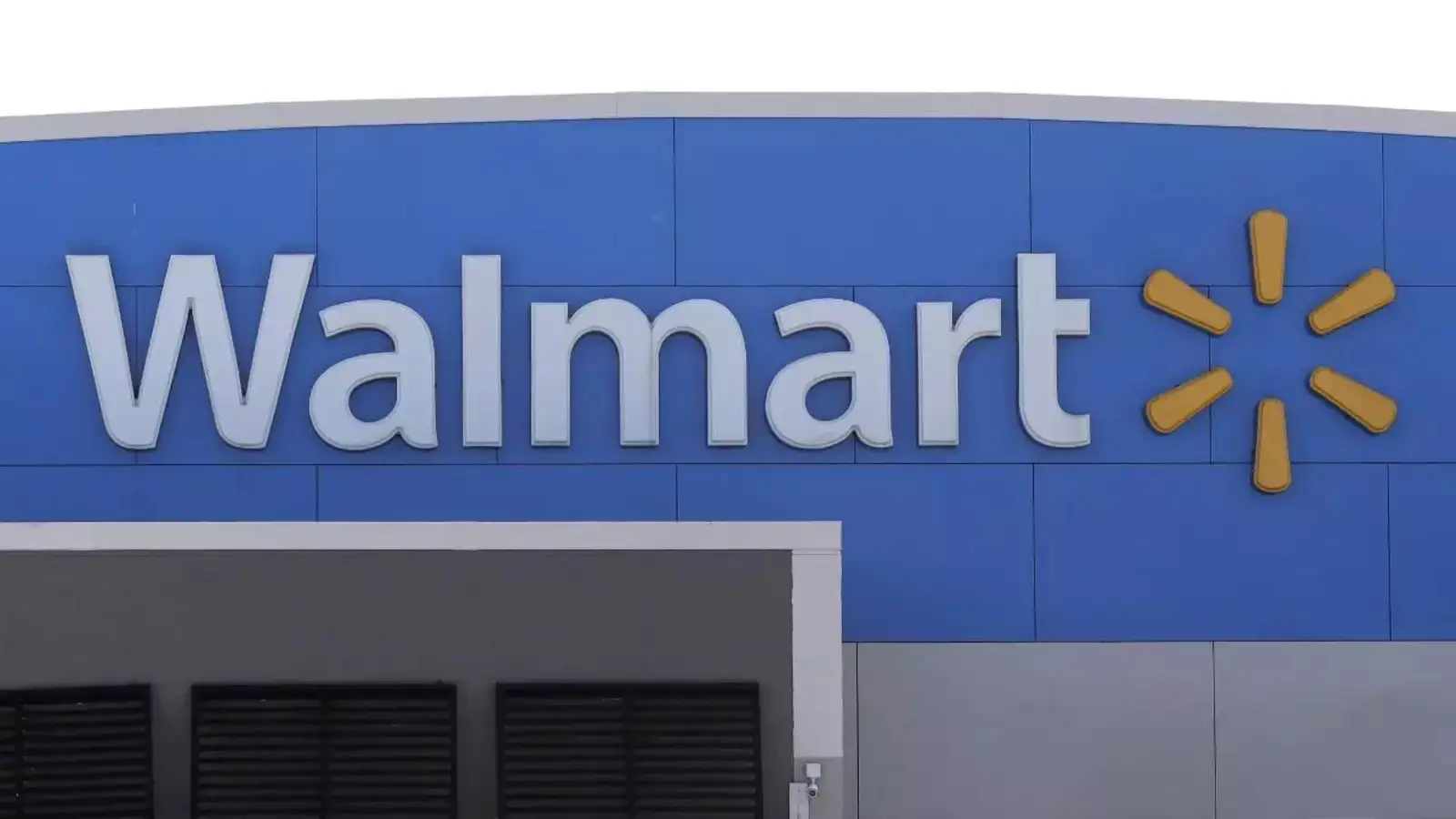 Walmart gives employees 10% discount on groceries