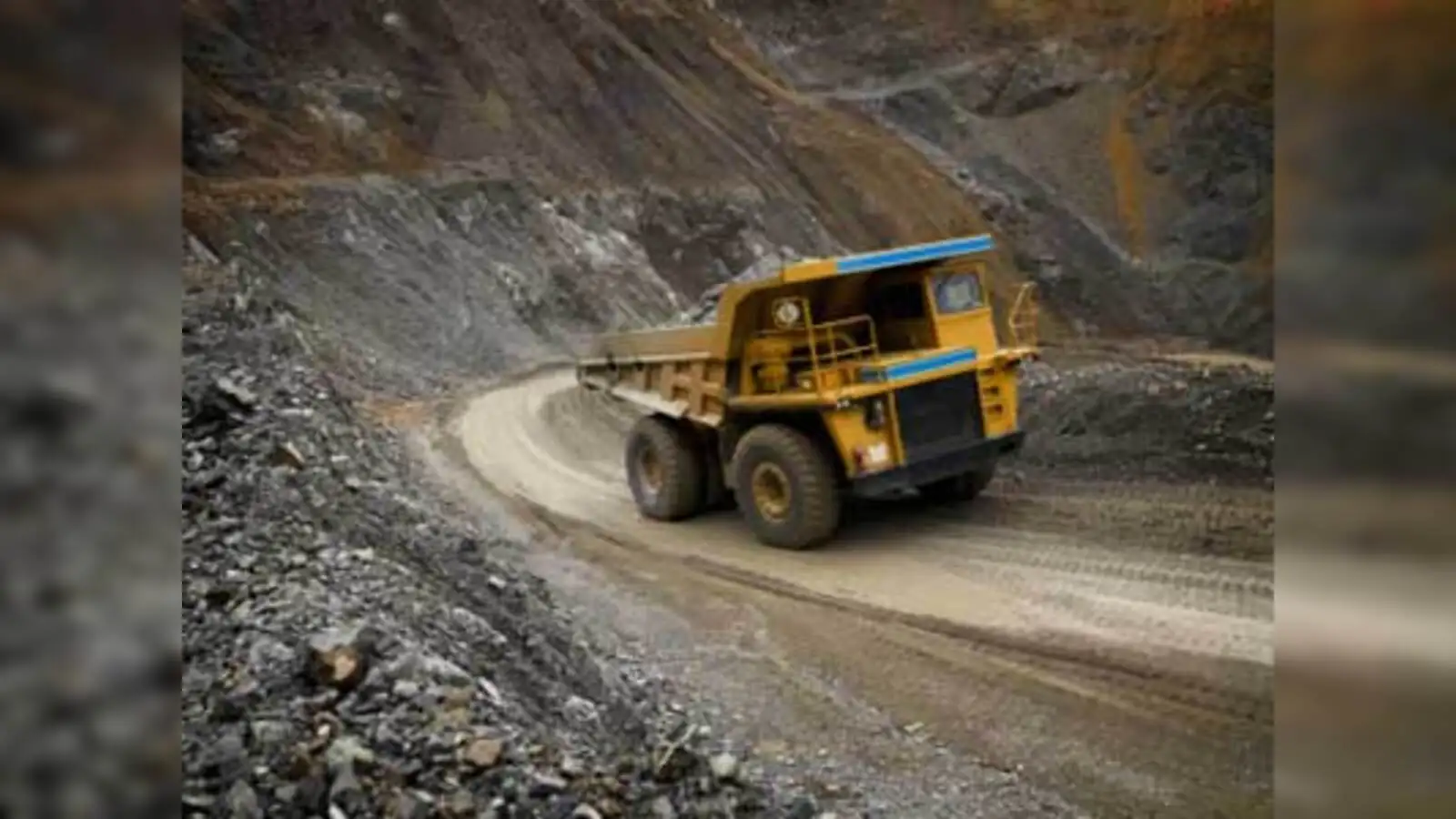 Supreme Court appointed panel to hold meet with Odisha officials to probe  illegal mining - The Economic Times